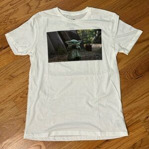 Men’s Star Wars “The Child” White Short Sleeve Graphic T-Shirt szS from Old Navy